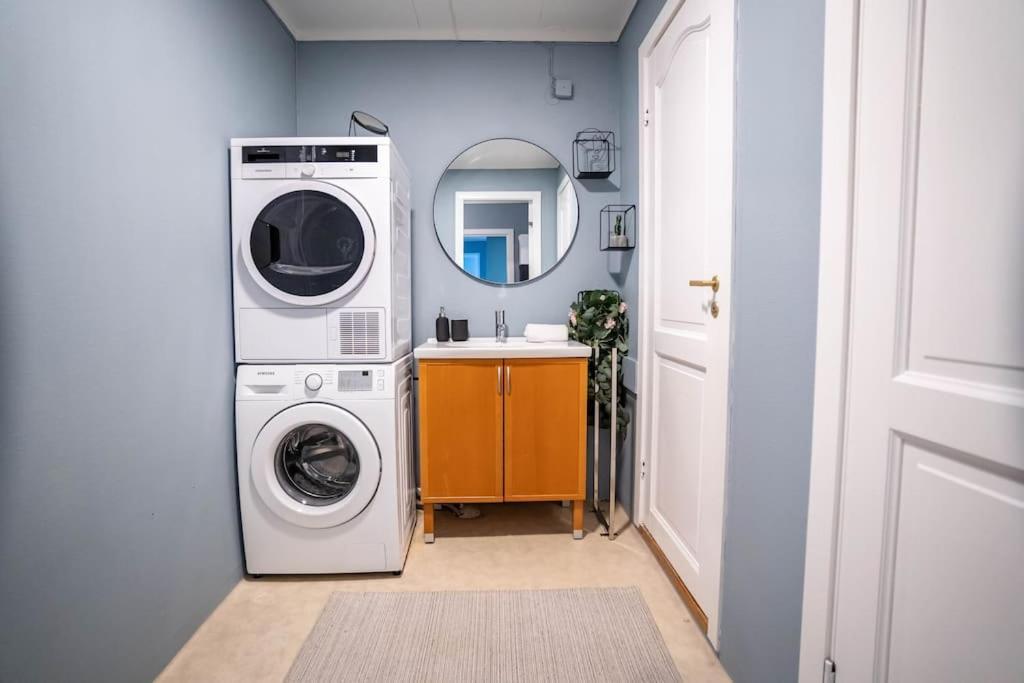 The House Of 14 -central, Sauna And Airport Shuttle Apartment *